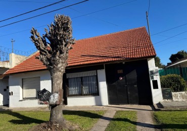 DOS CASAS DE 3 AMBIENTES MAS UN GALPON EN EL BARRIO LAS AVENIDAS. APTO CREDITO