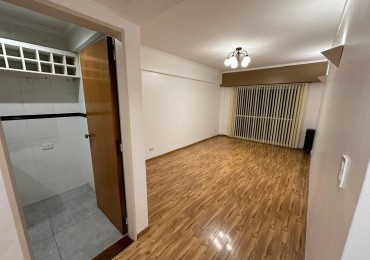 DEPARTAMENTO 3 AMB A LA CALLE CON BALCON Y COCHERA EN PLAZA MITRE. VENDE Y PERMUTA