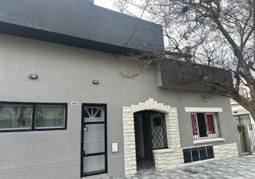 PH DE 2 AMB A LA CALLE EN 1ER. PISO POR ESCALERA CON BALCON TERRAZA, TODO RECICLADO