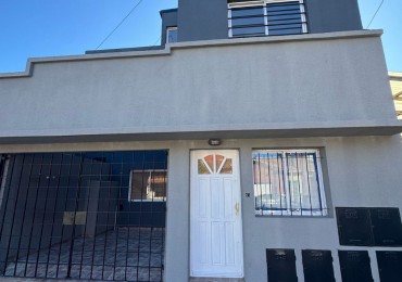 PH  2 AMBIENTES EN PLANTA BAJA AL FRENTE, CON PATIO CON ESPACIO PARA VEHICULO PEQUEÑO