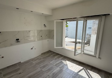 PH DE 3 AMBIENTES A LA CALLE EN 1ER. PISO POR ESCALERA, TODO RECICLADO EN VILLA PRIMERA