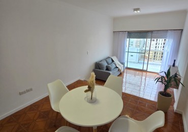 DEPARTAMENTO DE 2 AMBIENTES CON BALCON SALIENTE A LA CALLE Y COCHERA EN LA PERLA