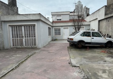 CASA DE 3 AMBIENTES CON GARAJE DOBLE Y DEPARTAMENTO DE 2 AMBIENTES. VENDE Y FINANCIA
