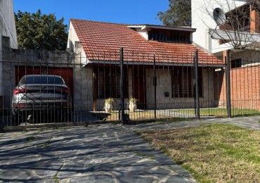 CHALET DE 3 AMBIENTES CON PARQUE, GARAJE Y GALPON.  APTO CREDITO EN COLINAS DE PERALTA RAMOS