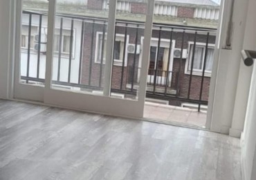 DEPARTAMENTO 2 AMBIENTES A LA CALLE CON DEPENDENCIA Y BAÑO DE SERVICIO EN EL CENTRO