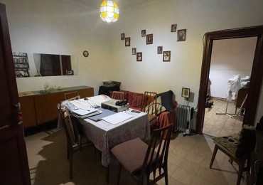 PH DE 2 AMBIENTES CON PATIO EN PLANTA BAJA POR PASILLO A MEJORAR