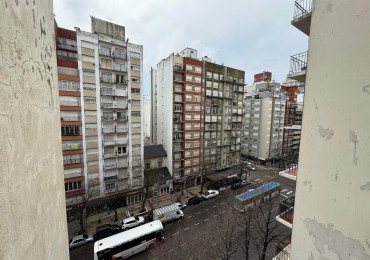 DEPARTAMENTO 3 AMBIENTES A LA CALLE  CON BALCON EN PLAZA COLON