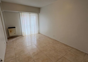 DEPARTAMENTO 2 AMB CON BALCON SALIENTE A LA CALLE, A 250 MTS. DE LA PLAYA. APTO CREDITO