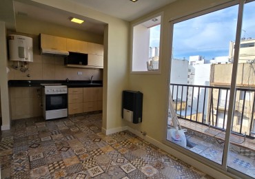 DEPARTAMENTO 2 AMBIENTE A LA CALLE CON BALCON CORRIDO EN EL CENTRO