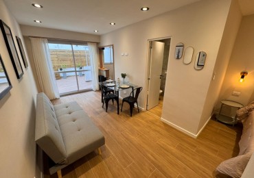 DEPARTAMENTO 1 AMBIENTE DESPLAZADO AL CONTRAFRENTE CON PATIO EN PLAZA COLON