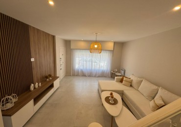 CHALET EN PH DE 4 AMBIENTES EN 2 PLANTAS CON GARAJE, A 150 MTS. DEL SHOPPING ALDREY