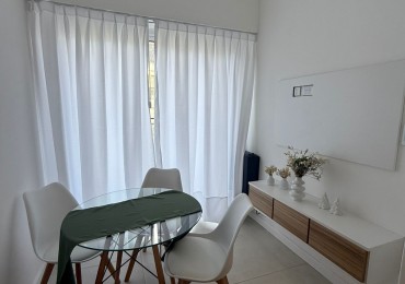 DEPARTAMENTO 1 AMBIENTE RECICLADO CON BALCON SALIENTE A LA CALLE EN EL CENTRO