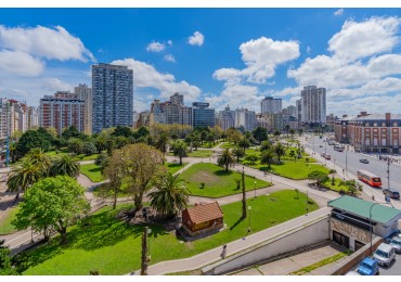 DEPARTAMENTO 3 AMB A LA CALLE CON BALCON FRANCES Y VISTA A PLAZA COLON