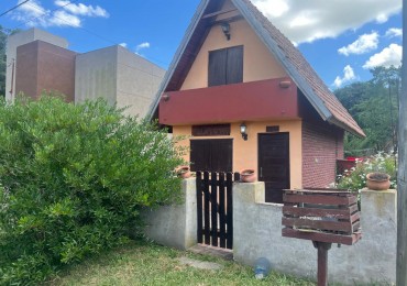 CASA ALPINA DE 3 AMBIENTES CON PATIO EN SANTA ELENA