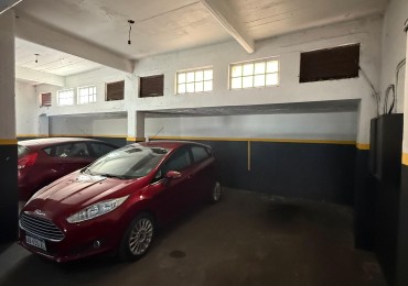 ESPACIO DE COCHERA SOBRE CALLE ALVARADO Y SARMIENTO EN ALDREY