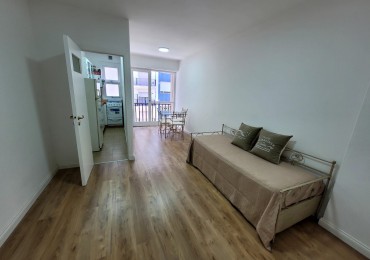 DEPARTAMENTO 1 AMBIENTE AL FRENTE CON BALCON SALIENTE EN PLAZA COLON