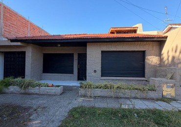 CHALET 4 AMB CON PARQUE Y GARAJE SOBRE LOTE DE 234M2