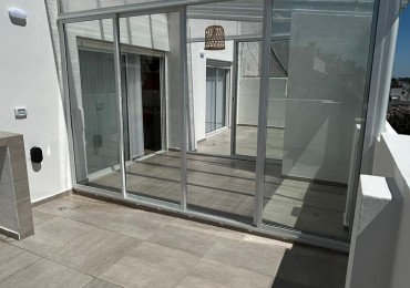 DEPARTAMENTO 2 AMB AL FRENTE CON QUINCHO, PARRILLA Y 2 TERRAZAS CON VISTA LATERAL AL MAR EN ALDREY