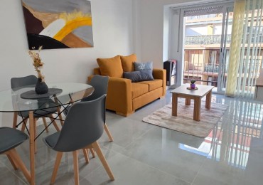 DEPARTAMENTO 2 AMBIENTES AL FRENTE CON BALCON Y VISTA A PLAZA COLON