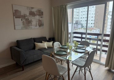 DEPARTAMENTO 1 AMBIENTE CON BALCON A LA CALLE Y VISTA LATERAL A PLAZA MITRE