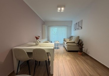 DEPARTAMENTO 2 AMBIENTES A LA CALLE CON BALCON SALIENTE EN PLAZA MITRE