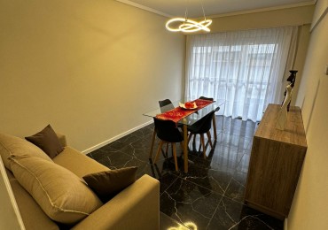 DEPARTAMENTO 2 AMBIENTES A LA CALLE CON BALCON SALIENTE EN EL CENTRO