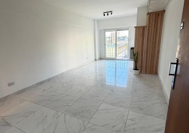 DEPARTAMENTO 1 AMBIENTE RECICLADO CON BALCON SALIENTE A LA CALLE