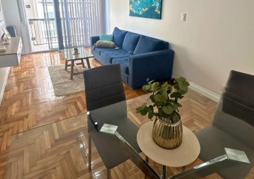 DEPARTAMENTO 2 AMBIENTES AL FRENTE CON DEPENDENCIA, BALCON Y VISTA A PLAZA COLON