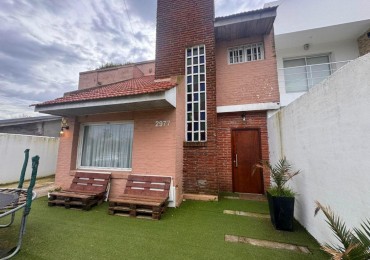 CASA 4 AMBIENTES CON DOBLE COCHERA Y PATIO EN COLINAS PERALTA RAMOS