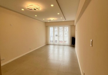 DEPARTAMENTO 3 AMBIENTES CON DEPENDENCIAS DE SERVICIO Y BALCON CORRIDO EN EL CENTRO