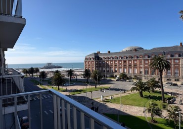 DEPARTAMENTO 3 AMBIENTES A LA CALLE CON BALCON Y COCHERA, VISTA AL MAR Y A PLAZA COLON