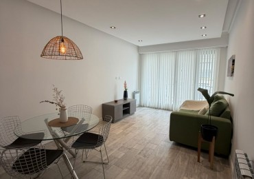 DEPARTAMENTO 2 AMBIENTES CON DEPENDENCIA Y BALCON SALIENTE A LA CALLE EN PLAZA COLON
