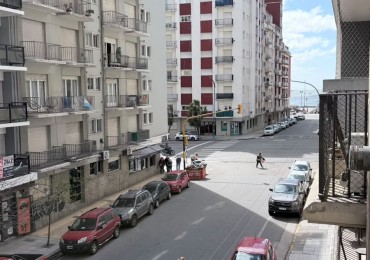 DEPARTAMENTO 1 AMB A LA CALLE CON BALCON SALIENTE Y VISTA LATERAL AL MAR EN GUEMES