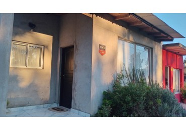 CHALET 4 AMB CON LOCAL Y PARQUE EN LOS ACANTILADOS . APTO CREDITO. URGENCIA DE VENTA